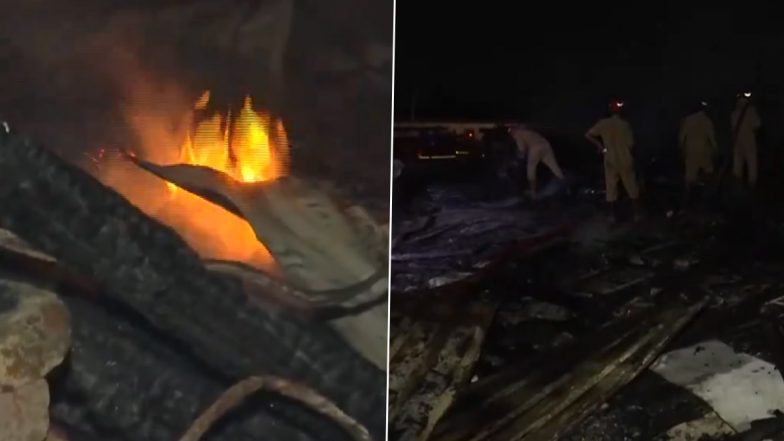 Delhi Fire: Blaze Erupts at Furniture Market in Kalindi Kunj, No Injuries Reported (Watch Video)