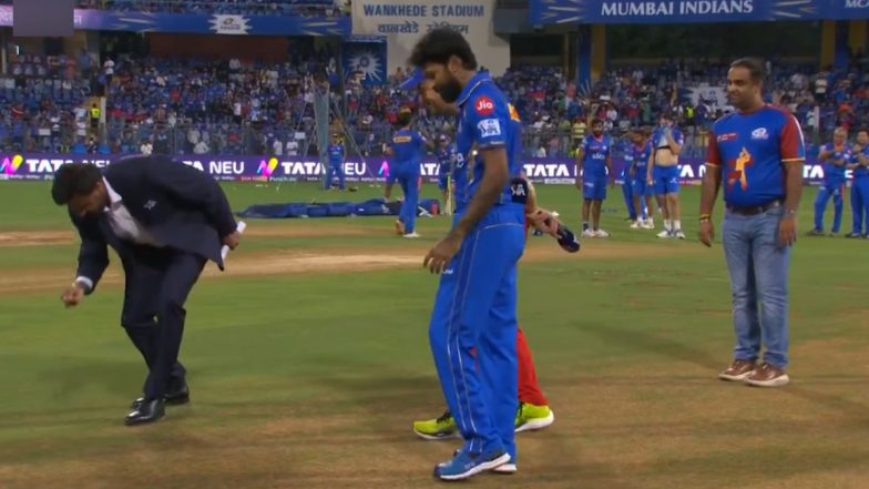 Fans Claim Toss Was Rigged in MI vs RCB IPL 2024 Clash After Viral Video Shows Match Referee Javagal Srinath ‘Turning Coin’ Before Checking Heads or Tails