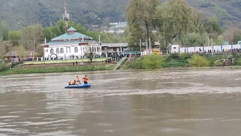 Jhelum Boat Accident: Six Students Drown, Five Rescued, Three Missing After Boat Capsizes in River in Jammu and Kashmir’s Srinagar (Watch Videos)