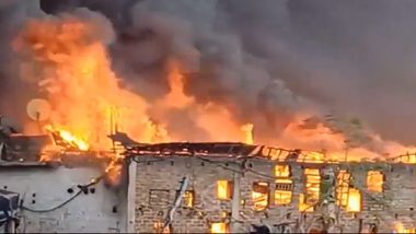 Kolkata Fire Video: Massive Blaze Erupts in Slums on Jessore Road, Viral Clip Shows Black Smoke Covering Skies