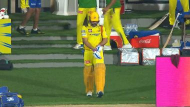 MS Dhoni Walks Out to Thunderous Reception From Chepauk Crowd, Hits First Ball for a Boundary During CSK vs SRH IPL 2024 Match (Watch Video)