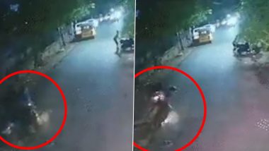 Tamil Nadu Accident Video: Woman, Her Daughter Injured After Their Scooter Hits Manhole Lid and Topples in Madurai; Disturbing Clip Surfaces