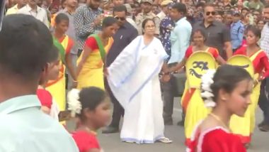 West Bengal: CM Mamata Banerjee Dances With Artists During Her Roadshow in Jalpaiguri (Watch Video)