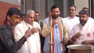 Haryana CM Nayab Singh Saini Savours Tea From Nagpur's Famous Dolly Chaiwalla (Watch Video)