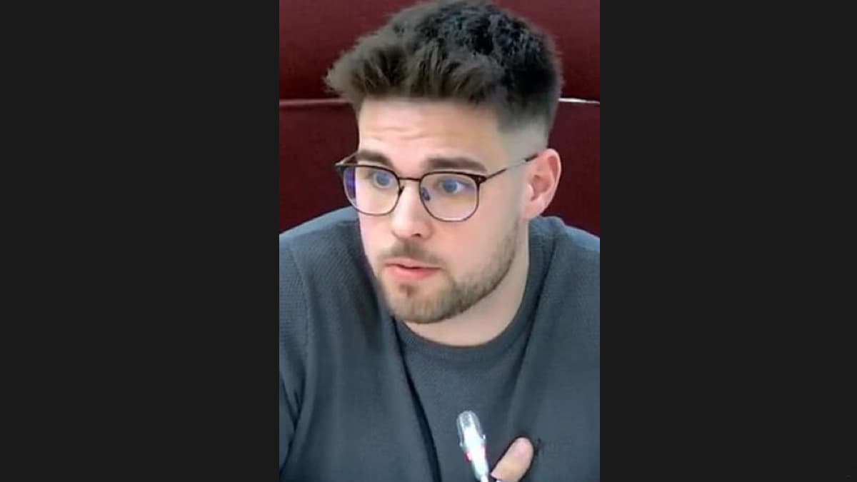 Spanish Politician Resigns After Photos Reveal Him Offering Himself As 'Sex Slave'