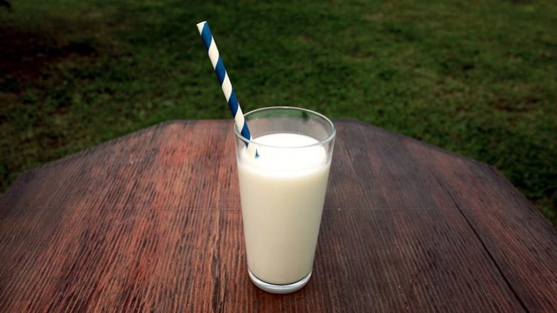 Buffalo Milk Price Hike in Mumbai: Wholesale Buffalo Milk Price To Be Hiked by INR 2 per Litre in City From September 1 Ahead of Festive Season