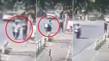 Mobile Theft Caught on Camera in Ghaziabad: Bike-Borne Man Snatches Bank Manager's Mobile Phone in Broad Daylight in UP (Watch Video)