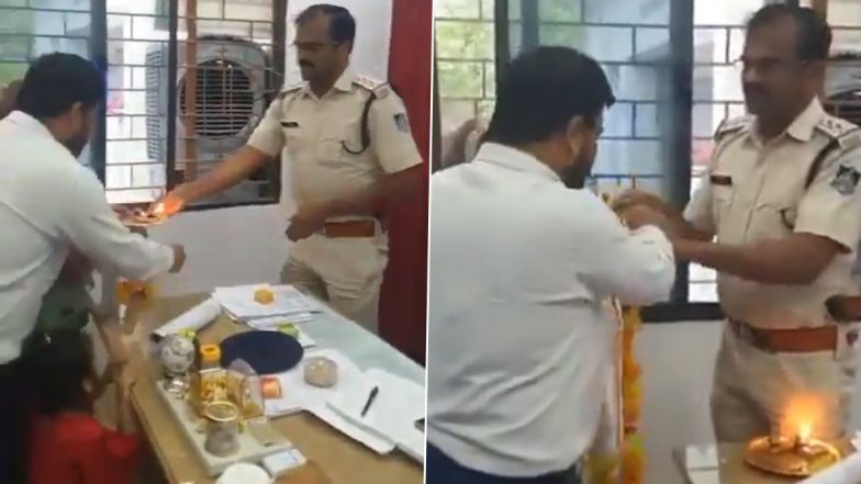 Madhya Pradesh: Frustrated Over Police Inaction in Theft Case, Woman Throngs Kotwali Police Station With Family in Rewa, Performs 'Aarti' of Police Officer; Viral Video Surfaces