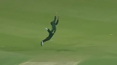 Shadab Khan Grabs Stunning One-Handed Catch To Dismiss Mark Chapman During PAK vs NZ 4th T20I 2024 Match (Watch Video)