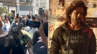 Fans of Shah Rukh Khan Gather Outside Mannat on Eid 2024, Stand in Scorching Heat To Catch SRK’s Glimpse (Watch Video)