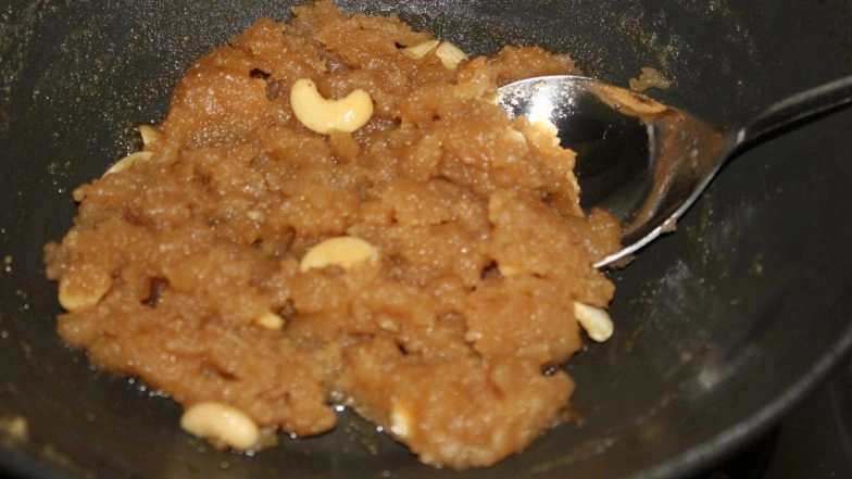 Ram Navami 2024 Prasad Items: From Sookhe Kale Channe to Sooji Ka Halwa, 5 Dishes That Can Be Offered As Bhog To Celebrate Hindu Festival