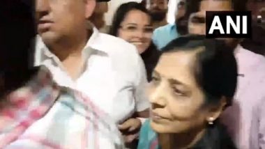 Arvind Kejriwal’s Wife Sunita Kejriwal Reaches Rouse Avenue Court Ahead of Delhi CM’s Production in Court (Watch Video)