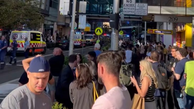 Sydney Stabbing: Multiple People Injured in Stabbing Incident at Westfield Bondi Junction Shopping Centre in Australia (Watch Video)