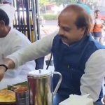 ‘Sanskrut Pune’: Rival Candidates Vasant More and Ravindra Dhangekar Eat Breakfast Together in BJP Candidate Murlidhar Mohol’s Ward During Campaigning for Lok Sabha Election 2024 (Watch Video)