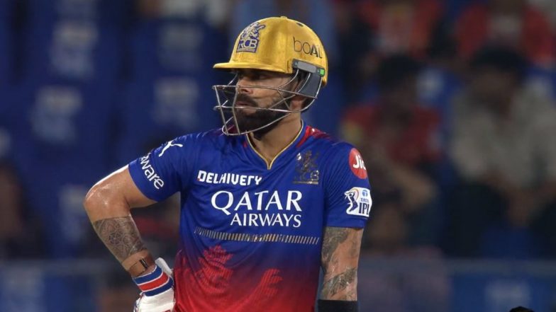 Virat Kohli Wicket Video: Watch Daryl Mitchell Take Sensational Juggling Catch off Mitchell Santner’s Bowling to Dismiss Star Opener During RCB vs CSK IPL 2024 Match