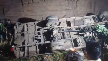 Chhattisgarh Road Accident: Bus Ferrying Distillery Company Staffers Falls Into Soil Mine Pit in Durg District; 11 Killed, 20 Injured (Watch Videos)