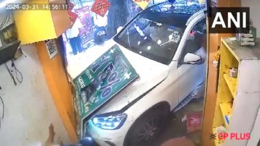 Delhi Mercedes Crash Video: Luxury Car Crashes Into Fatehchand Kachori Shop on Rajpur Road, Injures Six; Driver Parag Maini Arrested