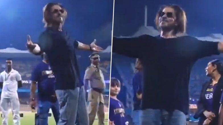 Shah Rukh Khan Strikes His Signature Arm Pose for Fans As KKR Beat SRH To Lift Third IPL Title; Video Goes Viral – WATCH