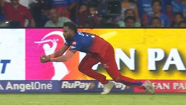 Vyshak Vijay Kumar Takes Sensational Diving Catch to Dismiss Rahul Tewatia During RCB vs GT IPL 2024 Match (Watch Video)