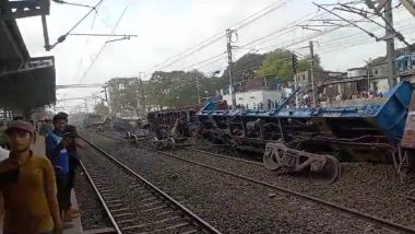 Goods Train Derailment in Maharashtra: Five Wagons of Freight Train Carrying Iron Coils Derail at Palghar Railway Station, No Casualties Reported (Watch Video)