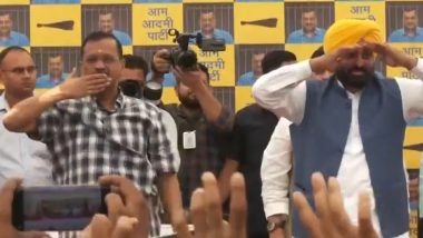 Arvind Kejriwal Blows Flying Kiss to Supporters and AAP Workers at Party Event After Being Released From Tihar Jail (Watch Video)