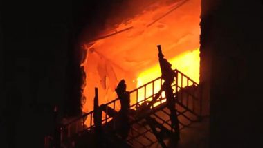 Bihar Fire: Massive Blaze Erupts at Surya Apartment in Patna; Fire Tender Carries Out Operation To Douse Fire (Watch Video)