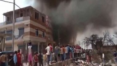 Delhi Fire: Massive Blaze Engulfs Wood Warehouse in Bhalswa Dairy Area; No One Hurt (Watch Video)