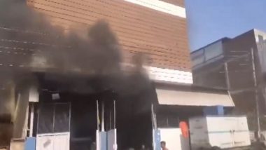 Haryana Fire: Several Sustain Burn Injuries After Massive Blaze Engulfs Rubber Belt-Making Factory in Sonipat (Watch Video)