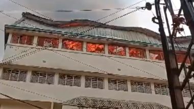 Kolkata Fire: Blaze Erupts on Fourth Floor of Garment Factory in Chinar Park, Fire Tenders Present at Spot  (Watch Video)