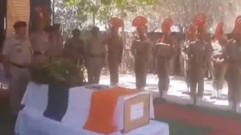 Heatwave in Rajasthan: BSF Soldier Ajay Kumar Succumbs to Heat Stroke on Indo-Pak Border in Ramgarh (Watch Video)