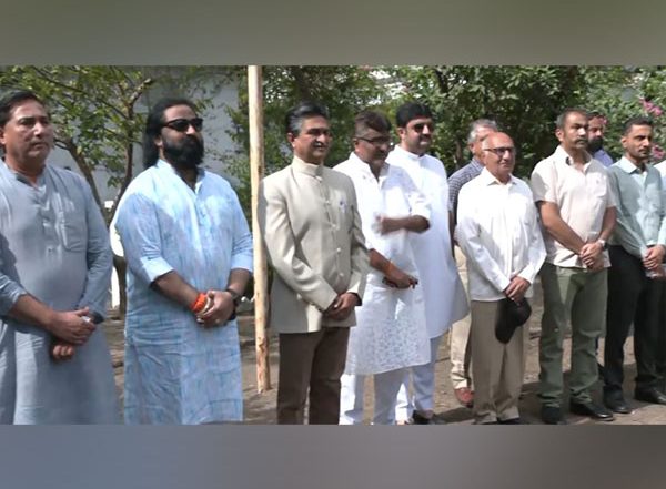 India News | 45 Royal Families Extend Their Support to PM Modi in Gujarat Ahead of Lok Sabha Elections