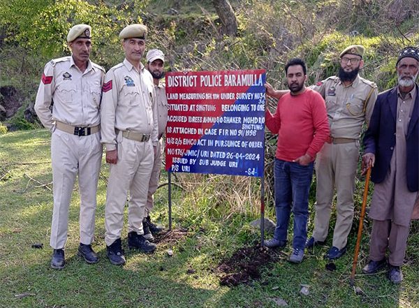 India News | J-K: Police Attach Properties of Pakistan-based Terror Handler in Baramulla