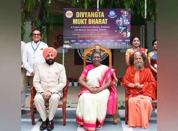 Business News | Eminent Industrialist Dr. Dinesh Shahra Gets the Privilege of Meeting President Droupadi Murmu at Parmarth Niketan