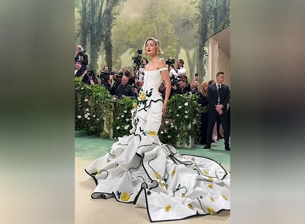 Met Gala 2024: Gigi Hadid Slays the Red Carpet With Old Hollywood Glamour, Rocks Vintage Vibes in a Yellow Rose Thom Browne Masterpiece!