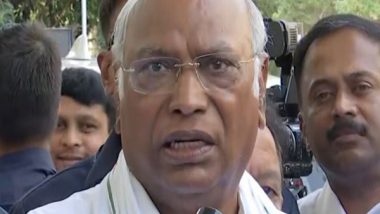 India News | Karnataka: Congress Chief Kharge Visits Former CM SM Krishna at Bengaluru Hospital; Wishes Him Speedy Recovery