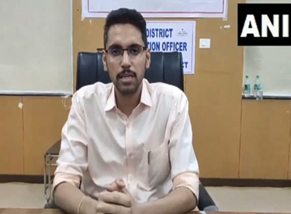 India News | Man Tries to Set EVM on Fire in Sangola, Polling Unaffected: Solapur District Magistrate