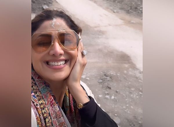 Shilpa Shetty's Char Dham Yatra Begins! See Pictures from the Scenic Kedarnath Visit