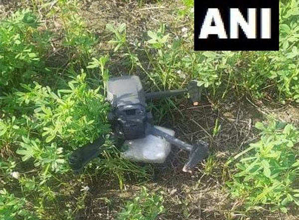 India News | Punjab: BSF Recovers China-made Drone with 520 Gm Heroin from Amritsar