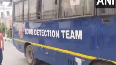India News | Two Hospitals Receive Bomb Threat in Delhi, Bomb Disposal Team at Spot
