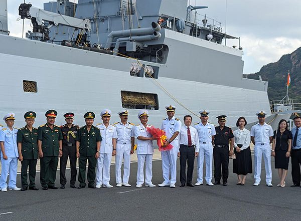 Indian Navy Ship INS Kiltan Reaches Cam Ranh Bay in Vietnam, Visit to Strengthen Ties Between Nations (See Pics)