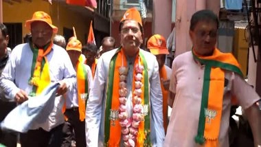 India News | LS Polls: Union Minister Piyush Goyal Holds Door-to-door Campaign in Mumbai's Malad