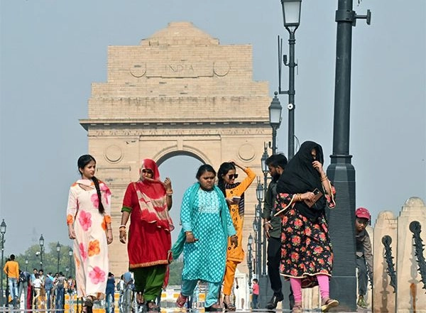 India News | Day After Delhi's Najafgarh Trends as Hottest in Country, Met Flags Heatwave Alert in North Till May 21