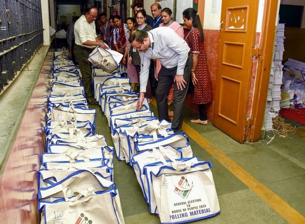 India News | 49 Seats Go to Polls in Fifth Phase of Lok Sabha Polls; Electoral Battles to Test Influence of Some Famous Political Dynasties