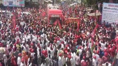 India News | Lok Sabha Polls: Dimple Yadav Holds Roadshow in Support of SP Candidate in Gonda