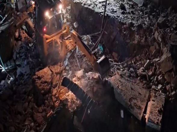 India News | One Injured as Historic Hakganj Baranda Gate Collapses in ...