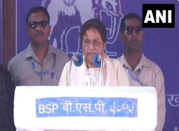 India News | Mayawati Accuses Samajwadi Party of Ending Reservation in Promotions for Dalits, Adivasis