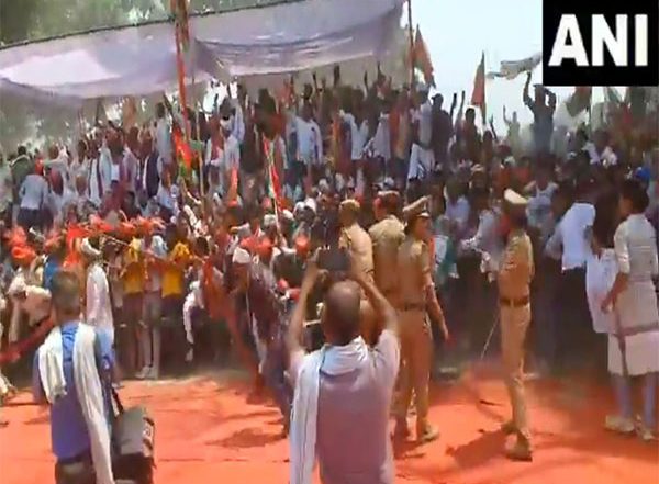India News | Stampede-like Situation Force Rahul Gandhi, Akhilesh Yadav to Cut Short Election Rally in Prayagraj