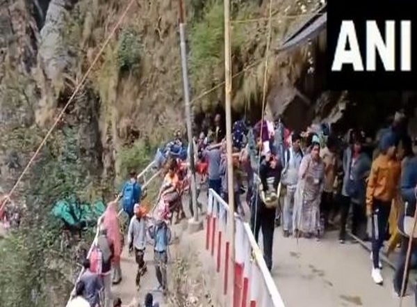 India News | Uttarkashi: Authorities Issue Orders to Limit the Use of Horses, Mules for Char Dham Yatra