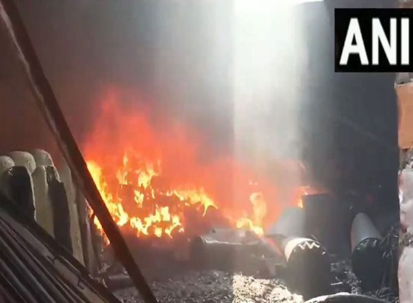 India News | Fire Breaks out at Chemical Warehouse Near Hospital in Kanpur