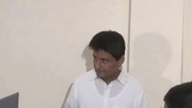 India News | Lok Sabha Polls: Congress' Deepender Singh Hooda Casts His Vote in Rohtak